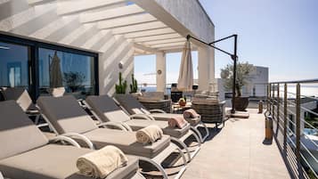 Vila | Kolam renang | Kolam renang indoor dan kolam renang outdoor