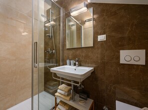Apartment | Bathroom - Apartment in Porec Near Rock Beach (Porec)