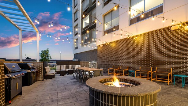 Terrace/patio - Home2 Suites By Hilton Madison East (Madison)