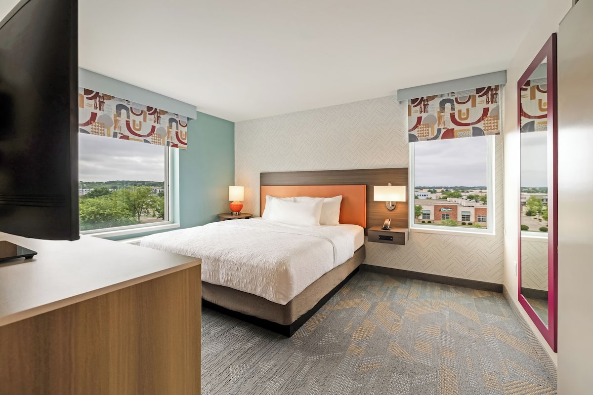 In-room safe, desk, iron/ironing board, free WiFi