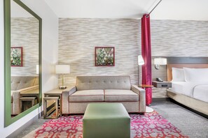 セーフティボックス (室内)、デスク、アイロン / アイロン台、WiFi (無料)