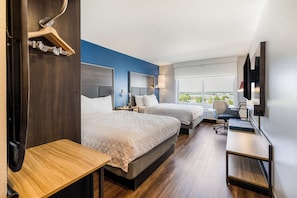 Desk, WiFi (free), bed sheets - Tru By Hilton Madison East (Madison)