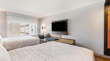Een bureau, gratis wifi, beddengoed