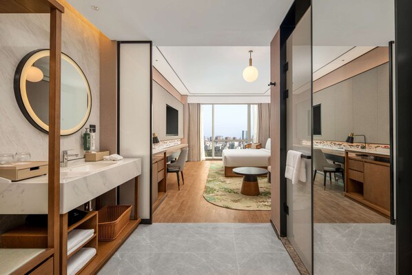 Chambre Supérieure, 1 très grand lit | Salle de bain