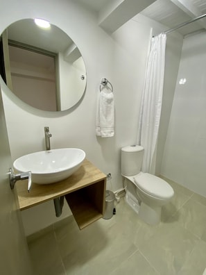 Shower, hair dryer, towels, soap - NOWA Provenza - Private Villa w/ Heated Pool & Spa (Medellín)