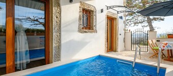 Beautiful Villa in Nature