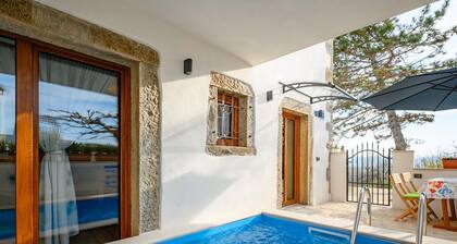 Beautiful Villa in Nature