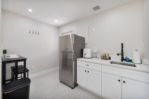 Fridge, stovetop, coffee/tea maker, toaster