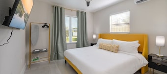 Pet friendly + in Dwtn + 20mi to Disney & Parks!