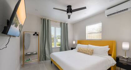 Pet friendly + in Dwtn + 20mi to Disney & Parks!