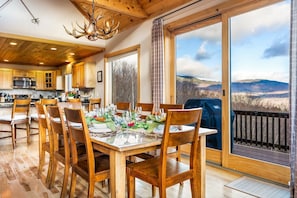 Dining - Sunday River MTN Views! Slps 12! HotTub! Lux home (Newry)