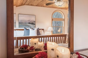 4 bedrooms, desk, iron/ironing board, travel cot - Sunday River MTN Views! Slps 12! HotTub! Lux home (Newry)