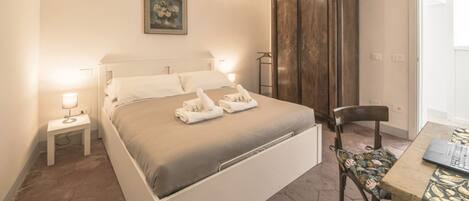 1 bedroom, desk, iron/ironing board, WiFi