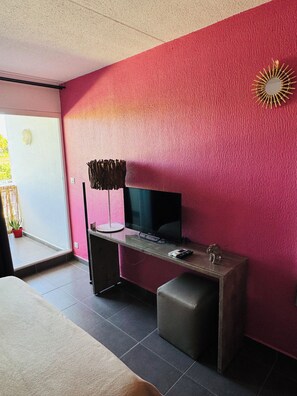 1 chambre, fer et planche à repasser, Wi-Fi gratuit, draps fournis