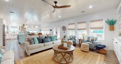 4-bedroom cabin in lovely Bolivar Peninsula with AC, WiFi