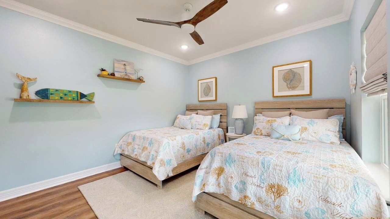 4 bedrooms, iron/ironing board, WiFi, bed sheets