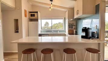 Kjøleskap, mikrobølgeovn, ovn og oppvaskmaskin