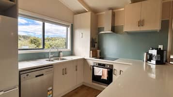 Kühlschrank, Mikrowelle, Ofen, Geschirrspüler