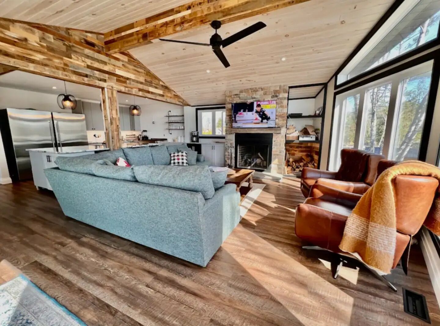 Smart TV, fireplace
