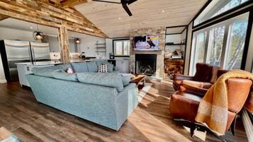 Smart TV, fireplace