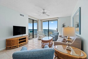 Apartment, Mehrere Betten (Romar Place 903) | Wohnbereich