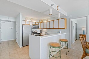 Condo, Multiple Beds (Romar Place 903) | Private kitchen | Oven