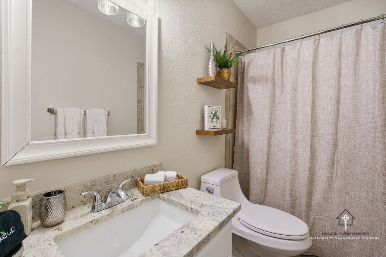 Secador de pelo y toallas