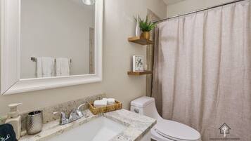 Secador de pelo y toallas