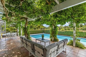Outdoor pool - Riverview Homestead – Luxury Pool & Spa Retreat (Riverhead)