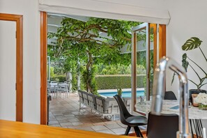 Dining - Riverview Homestead – Luxury Pool & Spa Retreat (Riverhead)
