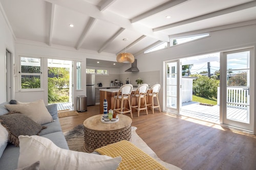 Coco Grove Oneroa - Waiheke Retreat with Spa