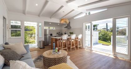 Coco Grove Oneroa - Waiheke Retreat with Spa