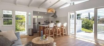 Coco Grove Oneroa – Luxury Beachside Escape