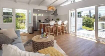 Coco Grove Oneroa – Luxury Beachside Escape