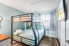 2 slaapkamers, een strijkplank/strijkijzer, gratis wifi, beddengoed