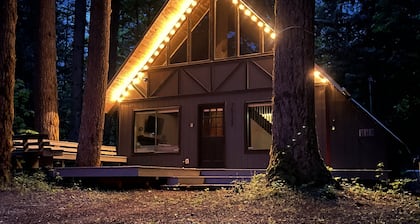 Luxury A-Frame with Hot Tub! 15 Mins to Stevens Pass - Misty Mt. Haus