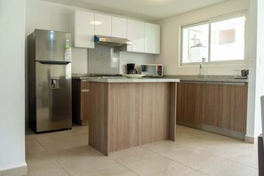 Deluxe Apartment | Shared kitchen