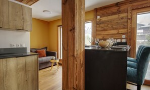 Unclassified image, 4 of 20, button