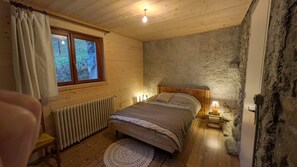 5 bedrooms, WiFi, bed sheets