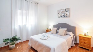 2 bedrooms, iron/ironing board, WiFi