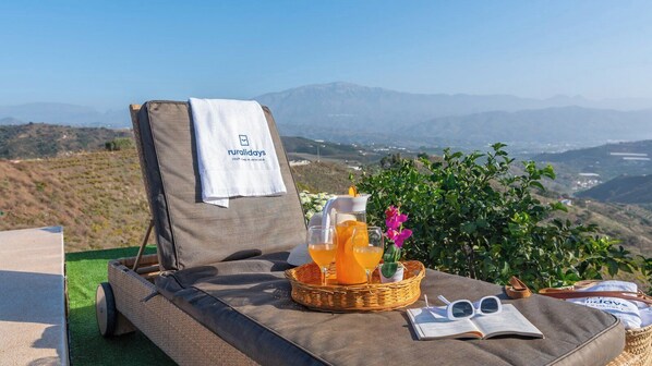 Outdoor dining - Villa Pajaritos Iznate by Ruralidays (Málaga)