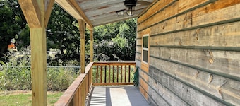 Charming 2-bedroom cabin with AC and WiFi in serene Wanette