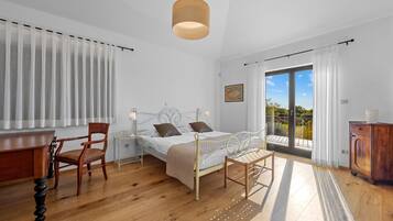 Villa | 3 bedrooms, iron/ironing board