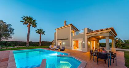 Villa w/ Heatable Pool & Built-in Jacuzzi
