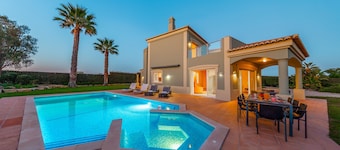 Villa w/ Heatable Pool & Built-in Jacuzzi