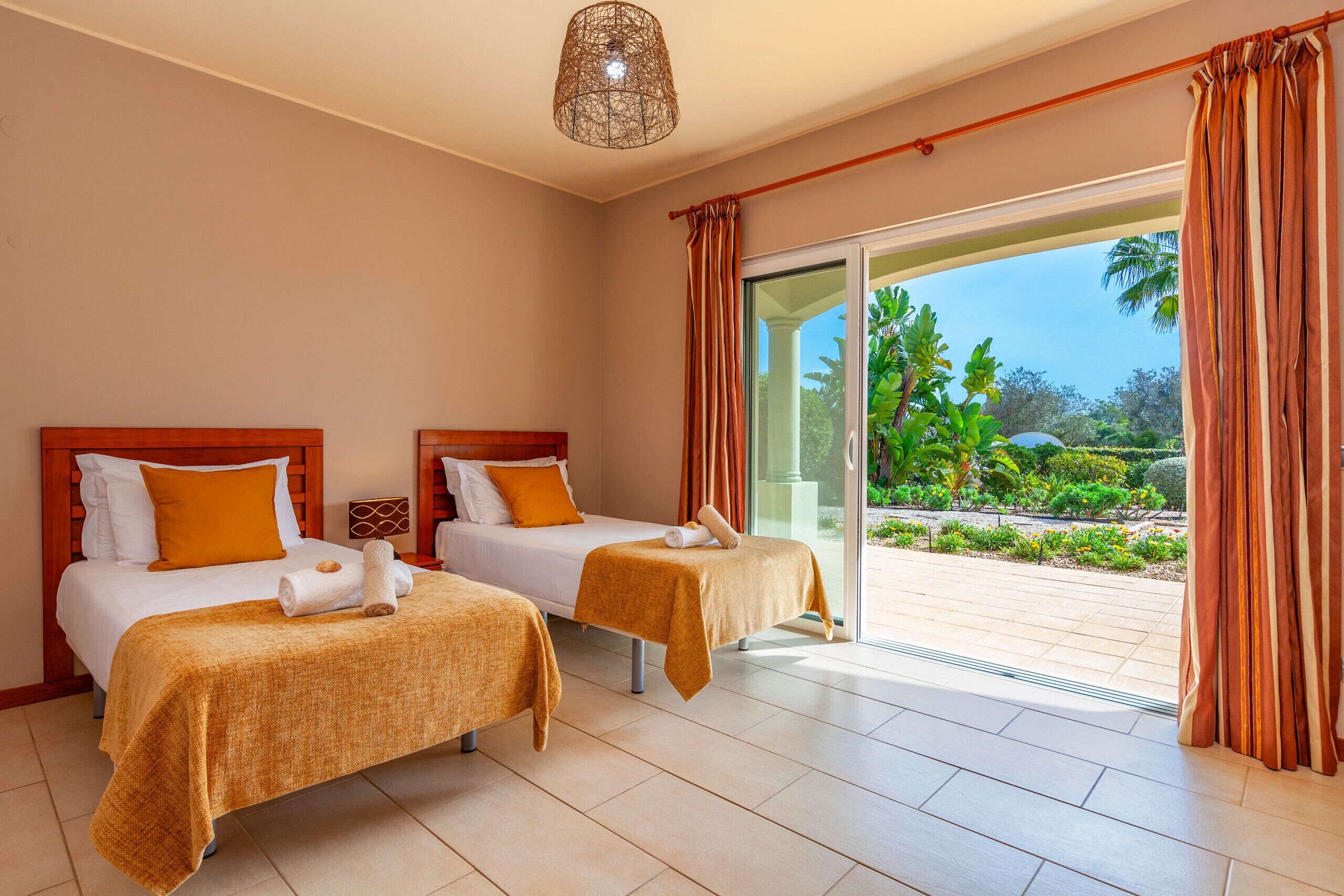 4 Schlafzimmer, B ügeleisen/Bügelbrett, kostenloses WLAN, Bettwäsche