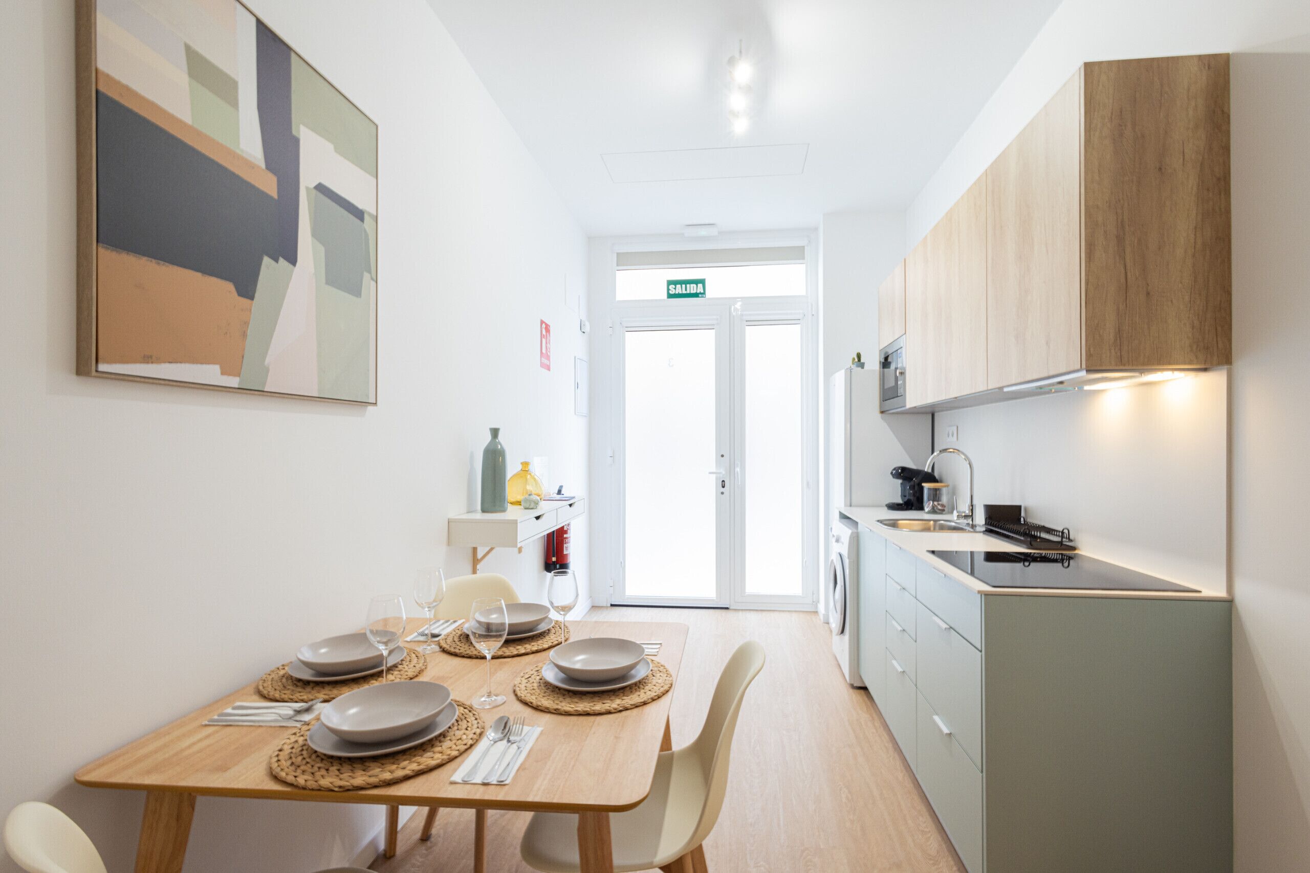 Fridge, microwave, oven, coffee/tea maker