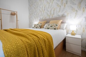 1 slaapkamer, een strijkplank/strijkijzer, gratis wifi, beddengoed