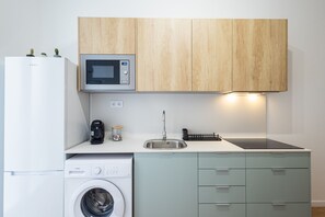 Fridge, microwave, oven, coffee/tea maker