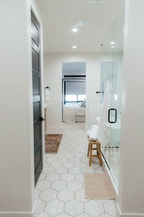 10 bedrooms, desk, travel crib, free WiFi